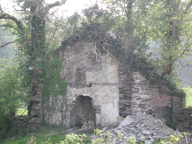 Kinneigh Cemeter--old house.jpg 402.2K